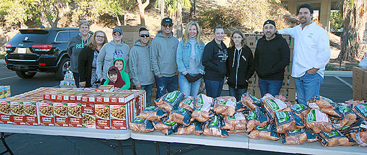 Realtors distribute turkeys to the needy.